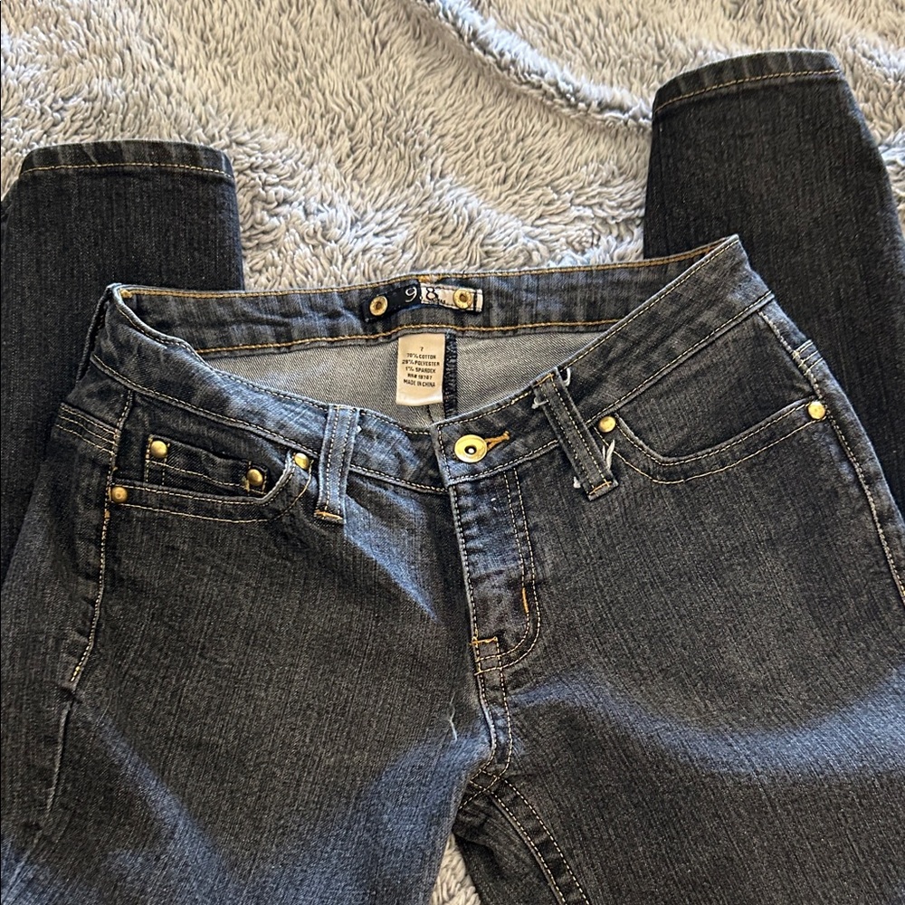 Women’s Dark Wash Low-rise Skinny Jeans with Stretch